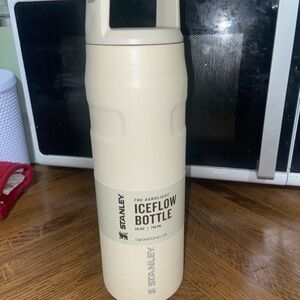 Stanley Aerolight IceFlow Bottle in Off-White